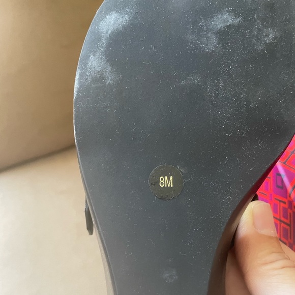 Tory Burch Zoey 50mm Wedge Sandal. Color: Black. Size 8 - Picture 4 of 7